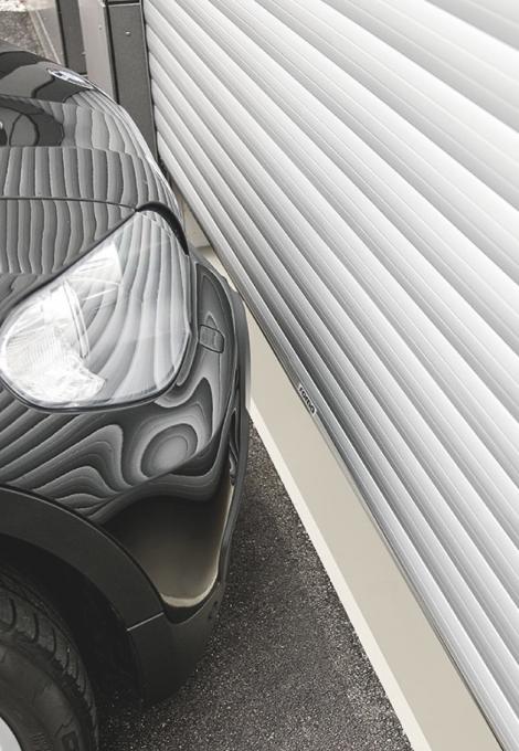 Detail side view BMW 1 in front of garage door