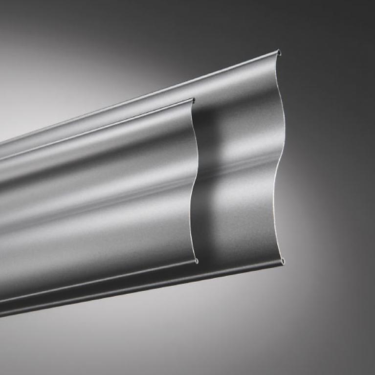 Detailed sample view external venetian blinds triple-curve slat