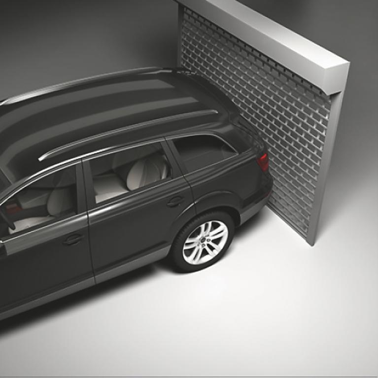 Roller grille model view with a BMW Touring in front