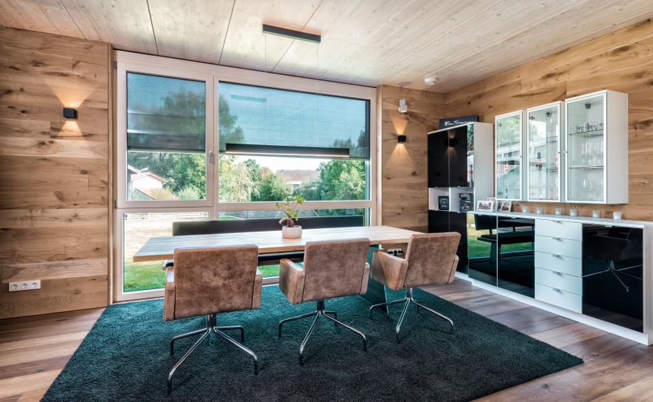 Dining room with internior lighting and lowered external venetian blinds, tilting position 90°