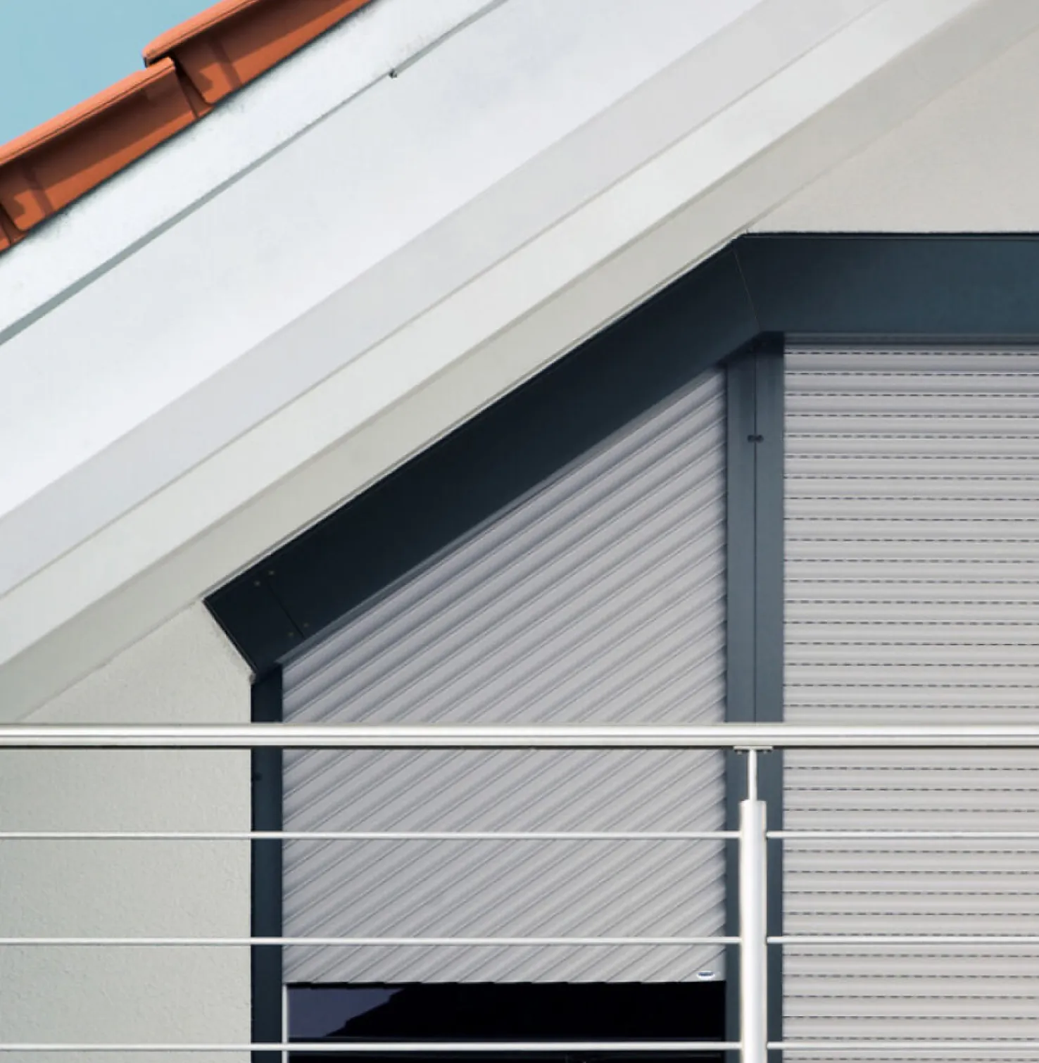 Fenster Close-Up Dachschräge mit Schrägrollladen TRENDO